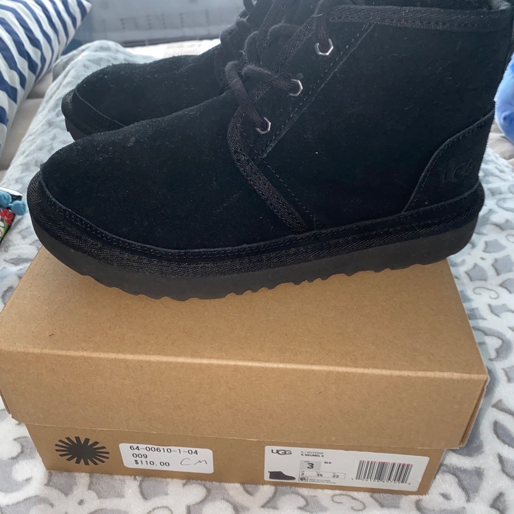Kids UGG boots size youth 3 with box